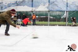 2016-01-Buegeleisen-Curling-Berlin-06-Voller-Einsatz-vor-der-Kamera-Offensichtlich